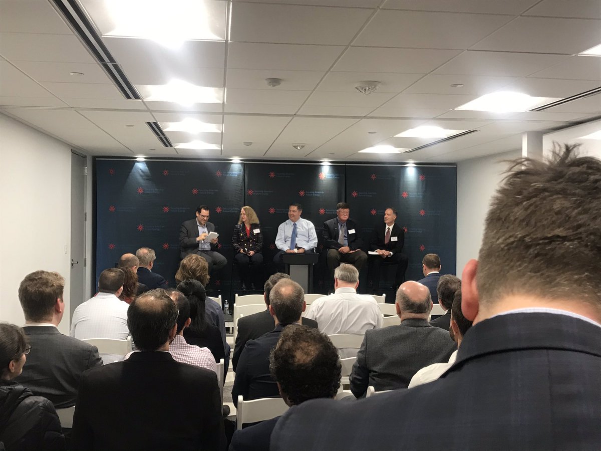 All panelists are asked at the beginning: do you believe that the full 5.9 GHz #SafetySpectrum should be preserved exclusively for transportation safety?

Ford: Yes
Toyota: Yes
HNTB: Yes
Qualcomm: Yes

Yet somehow the FCC presents it as if the industry is divided…