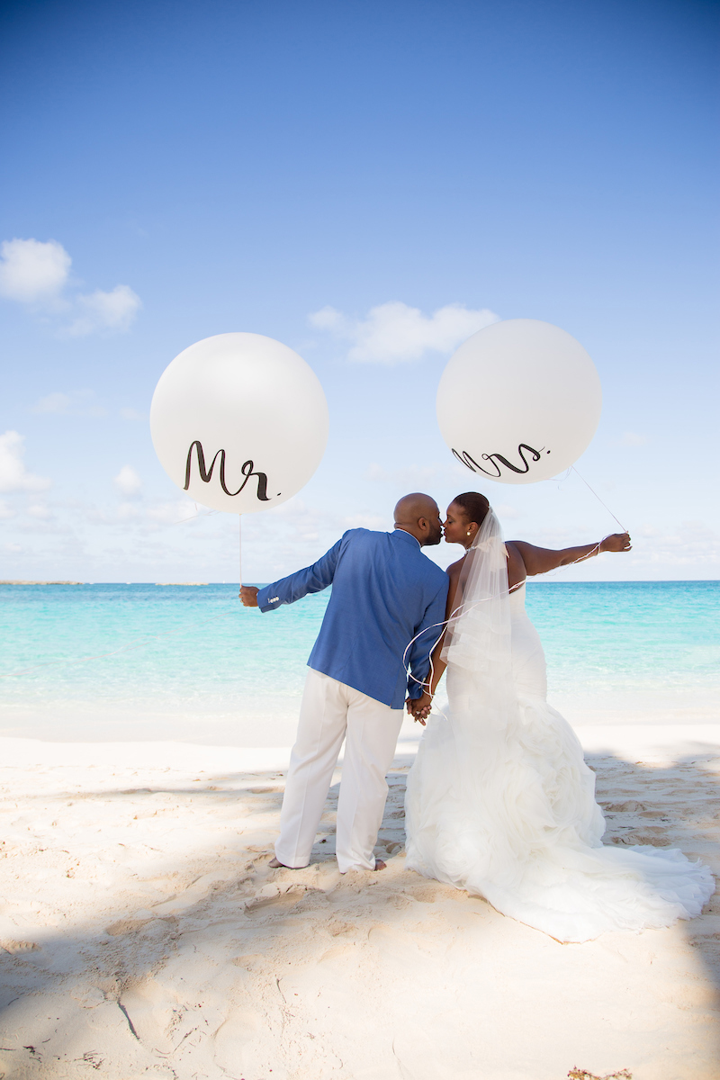 LoveAtlantis's tweet photo. Ready take off together. #destinationwedding #beachwedding #loveatlantis #atlantisbahamas https://t.co/WpYuVEs5U4