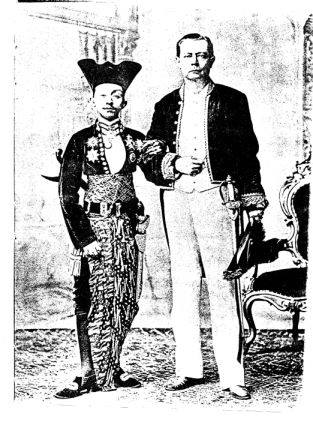 ariel_heryanto's tweet photo. Kemesraan Ningrat-Kolonial-Eropa. sumber gambar: TEMPO DOELOE, E. Breton De Nijs

Tidak semua "pribumi" di lapisan bawah. Tidak semua Eropa di lapisan atas. Tidak di sepanjang masa kolonial diberlakukan tiga kategori kependudukan kolonial. (Charles Coppel) https://t.co/WPnFZ1TgkJ
