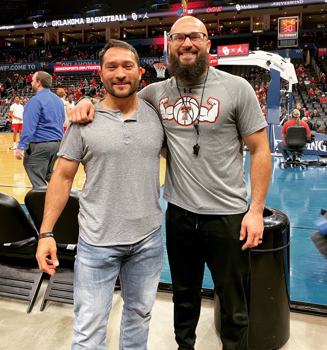 CaesarM89's tweet photo. Our profession is a unique business. Be grateful when good people come into your life! Thankful for amazing people like @coach_jreilly 💪🏽 #Family #StrengthCoachLife https://t.co/Q2FsaugD2L
