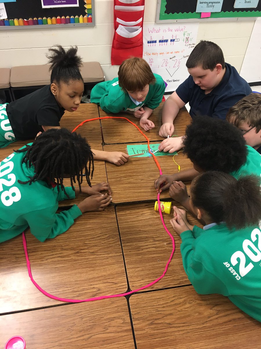 BaumerPES's tweet photo. 4th grade Ss having some fun with circuitry today. Their tasks: find a clever way to complete your circuit using the tools given. Not pictured: very loud Makey Makey...a big hit! Thanks to our friends from the Portland branch  @LFPL for joining us! #PortlandGrows @portlandjcps https://t.co/YrDjoUbbLl