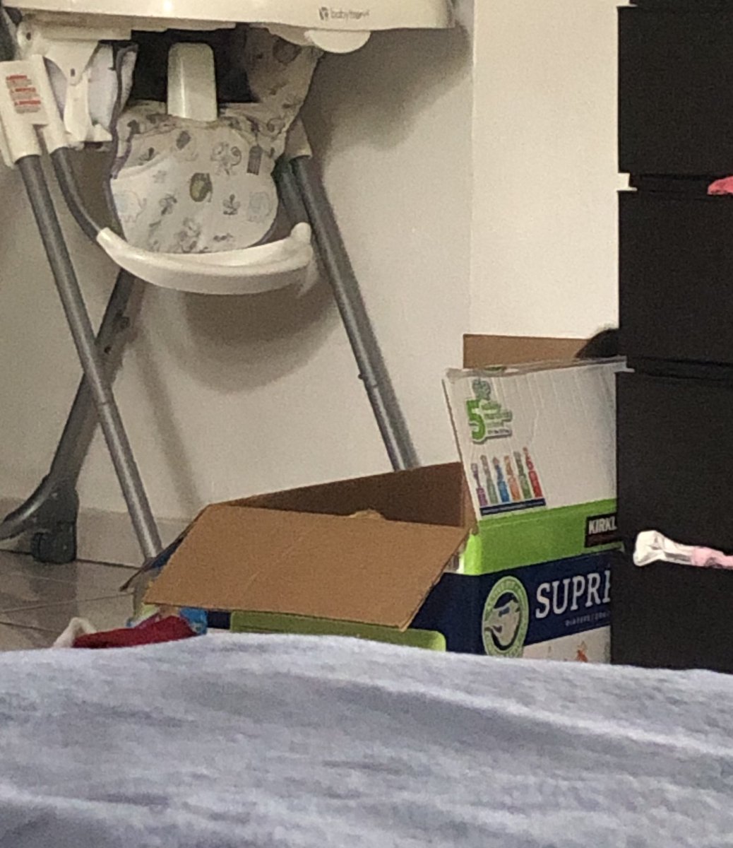 MiledyPabon's tweet photo. Siempre me decian no compres tantos juguetes que ellos juegan con lo menos q te esperas “LA CAJA””
Y mi hija donde esta?!! Escondida en la caja de pañales 🤣🤣❤️ #measuste #haciendomaldades https://t.co/LTMyWrK4T4