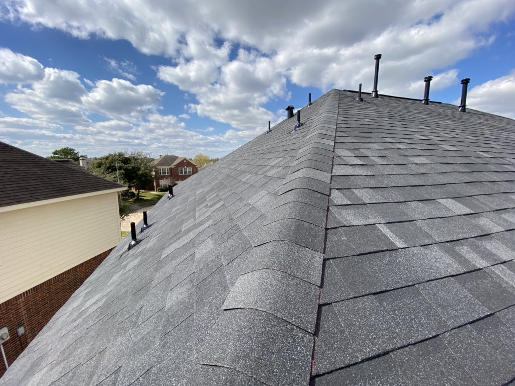 kgmroof's tweet photo. New 30 year Owens Corning Onyx black shingles 
#kgmroofing #houston #roofers #roofing https://t.co/Snm3TwogIC