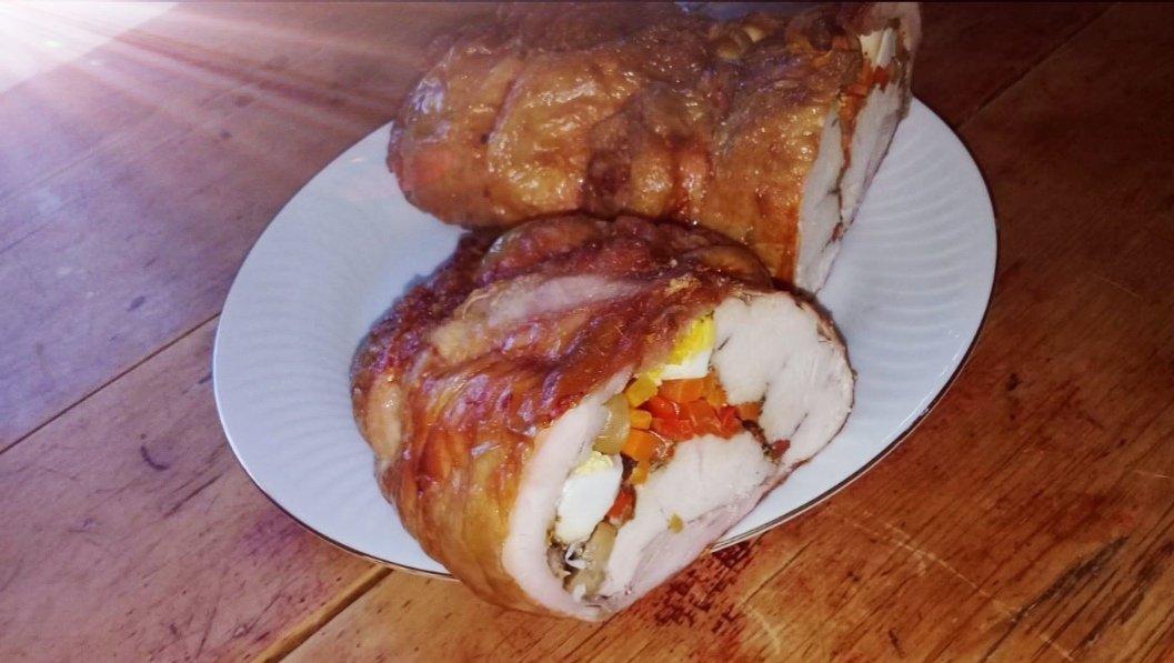 Lisi_Reichel's tweet photo. Mi papá vende esta ricura de arrolladito de pollo x encargue... interesados consultarrrrrr 🍽️😋 https://t.co/pNe2mlEuTF