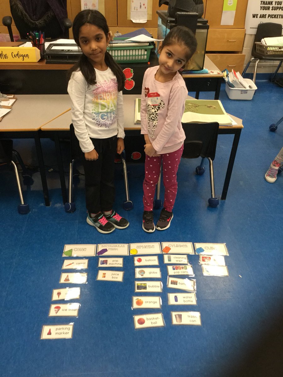 JenniferCadogan's tweet photo. We are learning about 3D shapes in Math. https://t.co/agm4Kf0zbY