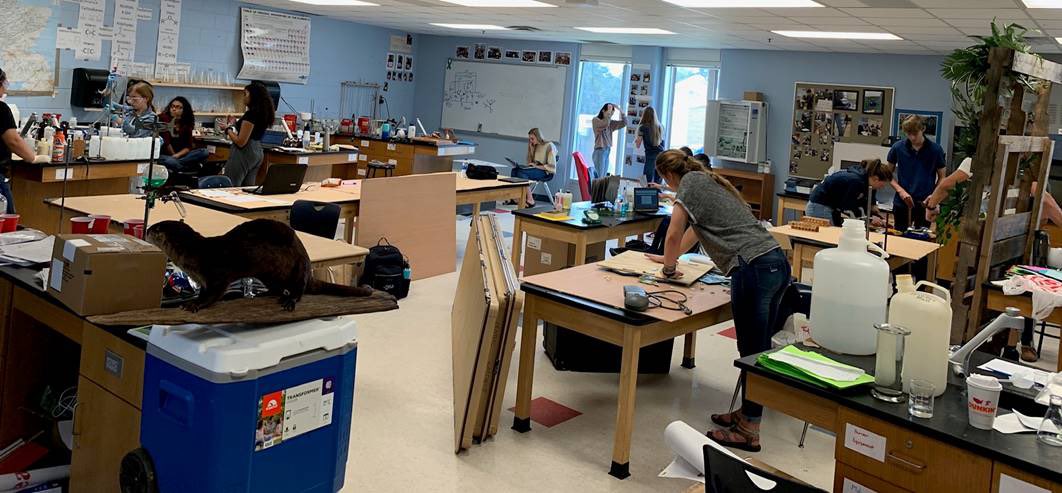 vanguard_high's tweet photo. Mr. Hunter’s IB Chemistry students worked hard this afternoon preparing for their visit to the Florida State Capitol tomorrow!!!  @MrEuanHunter @KinardsConnect1 @wkmcateer4 @pefmc https://t.co/QkyC97S0mJ