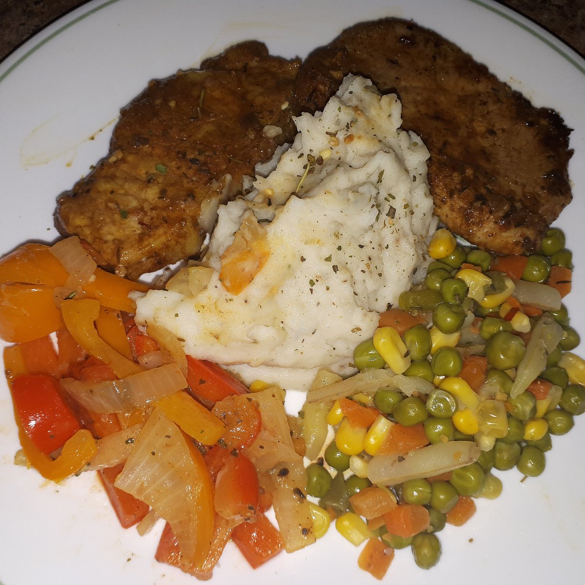 chef_tiekme's tweet photo. Nothing fancy today just mashed potatoes, peppers/onions, with mix vegetables and pork steaks.
#pork #vegetables #homemade #cooking #cheftiekme #dinner #meals #pepper #onions #Food #foodnetworkcanada #foodnetwork #canada #canadiancooking #cheflife #supper #suppertime #potatoes https://t.co/NQqyVFjRdJ