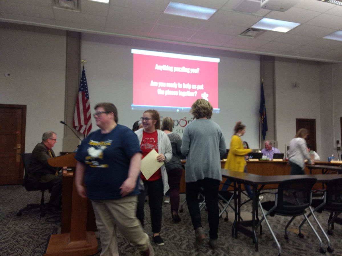VSchweinler's tweet photo. So proud of Walnut Elementary staff tonight! Presenting on their journey with redesign. #EmpoweringStaff #WalnutPatriots @KevinCase253 @jdakin253 @Emporia253 https://t.co/BgjhVhKY2F