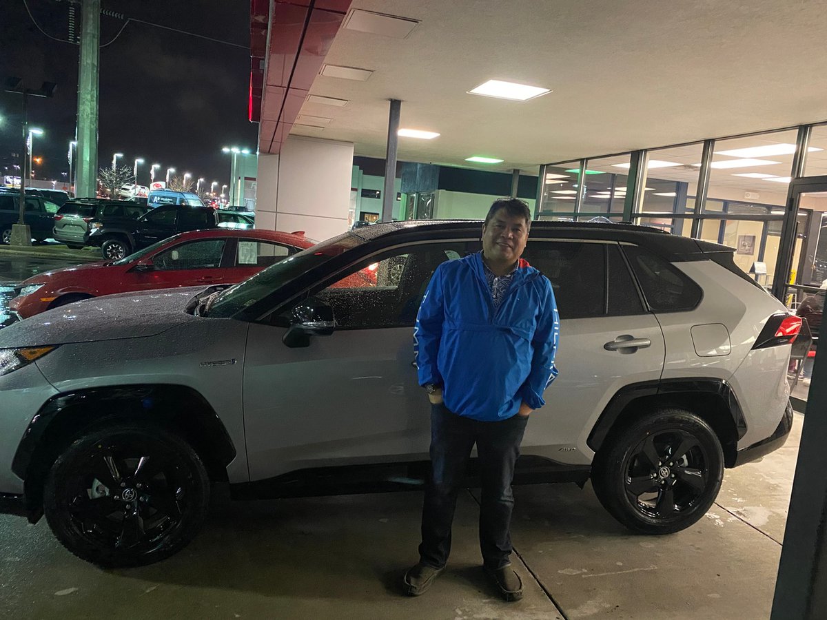 HallToyotaVB's tweet photo. Congratulations on your new RAV4 XSE Hybrid Alan and Thank You for Riding with Charlie.
π·: Mike Manalo, Sales Consultant
#ToyotaRAV4 #RidingWithCharlie https://t.co/8W0aZaMPzM