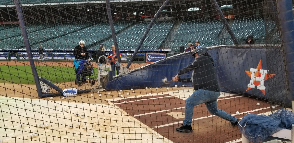 KMundoB's tweet photo. @AlexJMiddleton taking batting practice at Minute Maid Park, also, only me and Babe Ruth! #ShotCalled @rodryanshow #passthegravypodcast https://t.co/PHVsZNrk2K