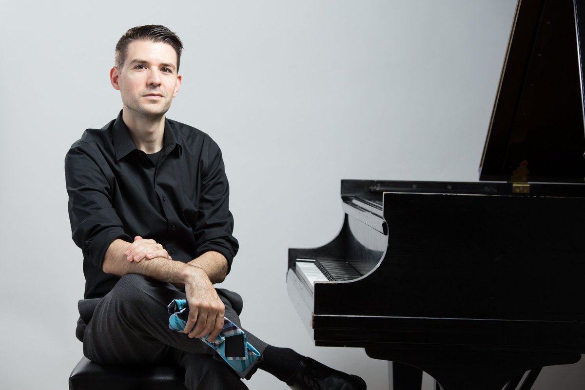 Join the @artsclubdas you kick off your weekend at the Friday Noon Concert series. This Friday, Feb. 28, our noon concert series features pianist Michael Angelucci, produced by Gregory Miller. This event is free and open to the public! For details, visit artsclubofwashington.org/events/details…