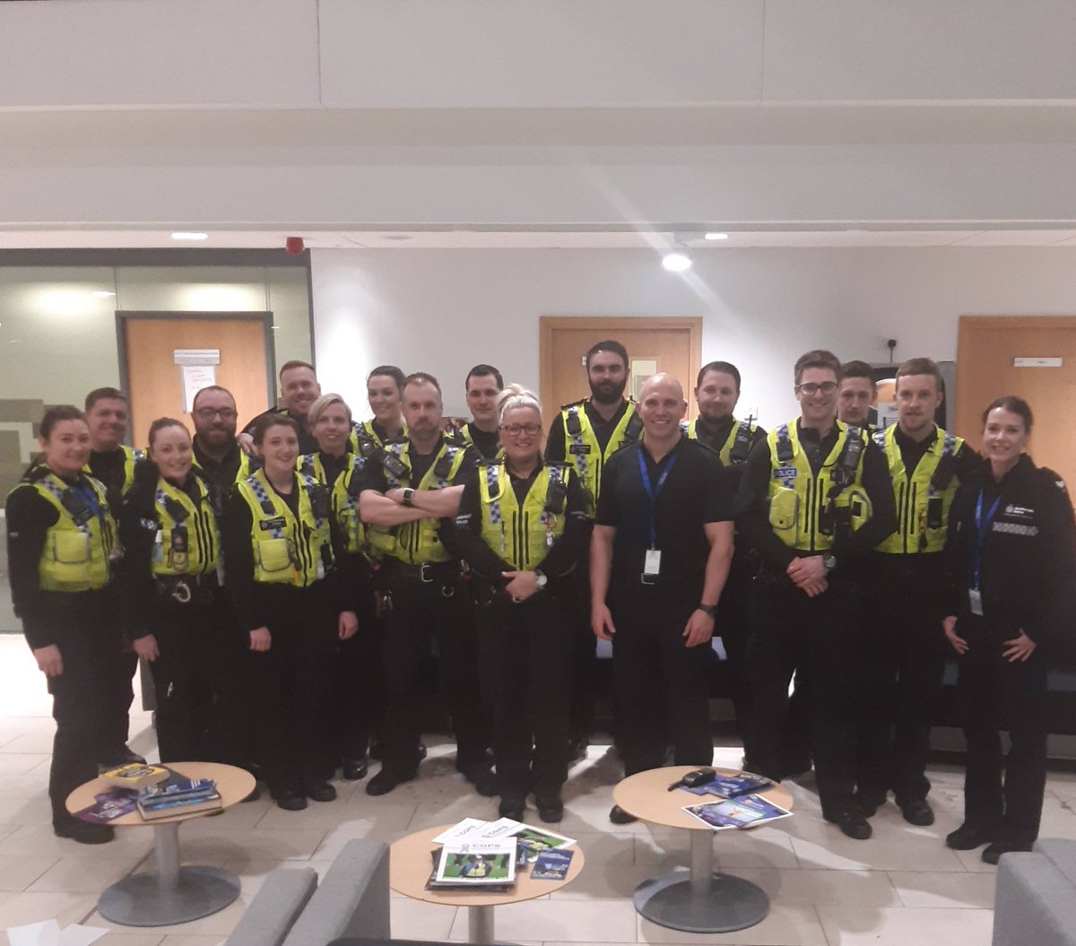 HumberbeatHULL's tweet photo. #HullTeam4Patrol have arrested a 23 year old male in the city centre, he had caused damage in a pub and then after been removed by staff returned with two metal bars. We got there before any injuries were caused. #NotInOurCity #LastOrders #InspNeale #ProtectingPeople https://t.co/rjU2F7a13q