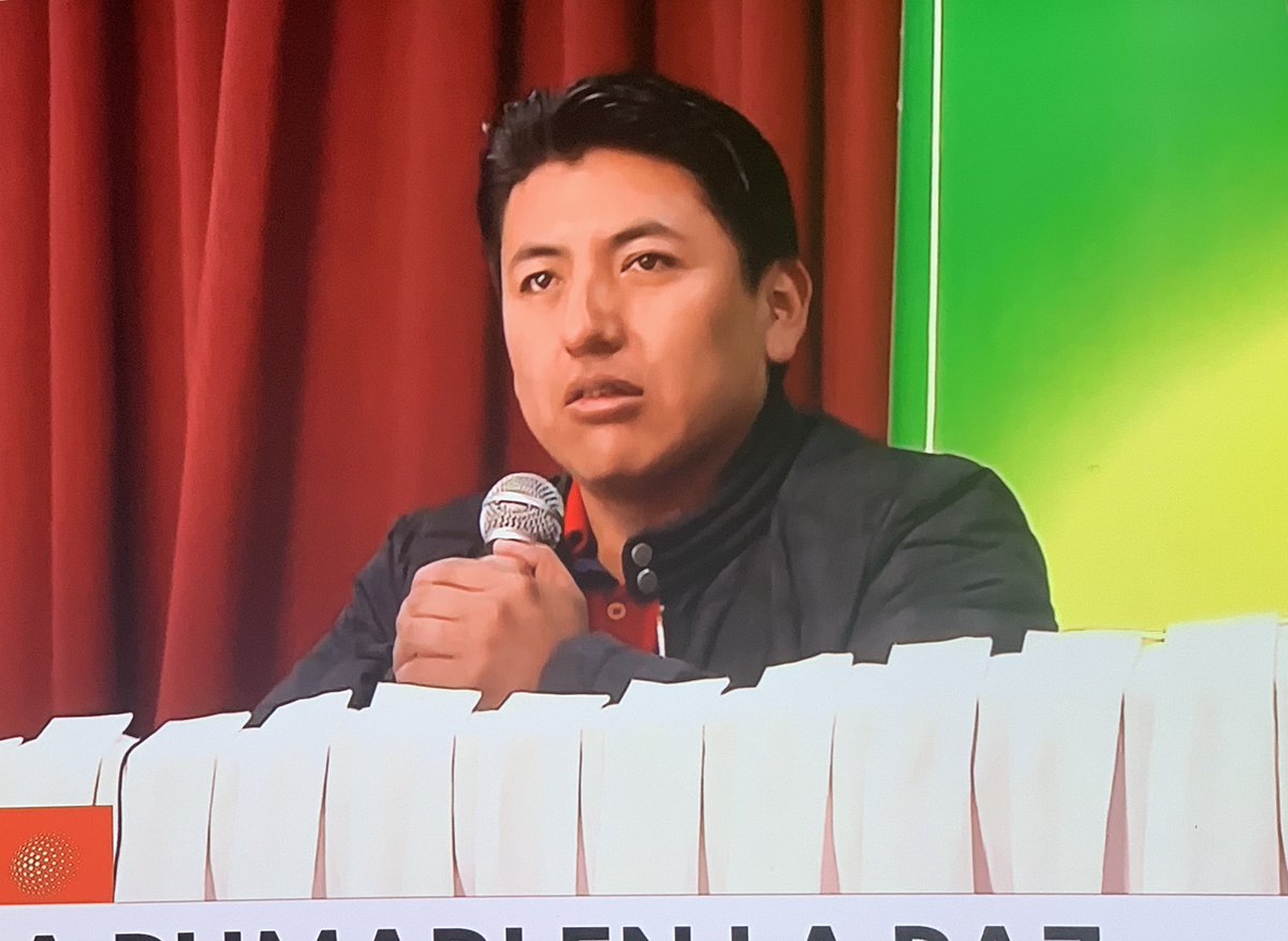 Después de días de tener en vilo al país, <a href="/Marco_Pumari_A/">Marco Antonio Pumari Arriaga</a> dió una conferencia de prensa y el gran mensaje que tenía para anunciar es que sigue de candidato con <a href="/LuisFerCamachoV/">Luis Fernando Camacho</a>. 
Esito sería joven, gracias por su atención..🤗