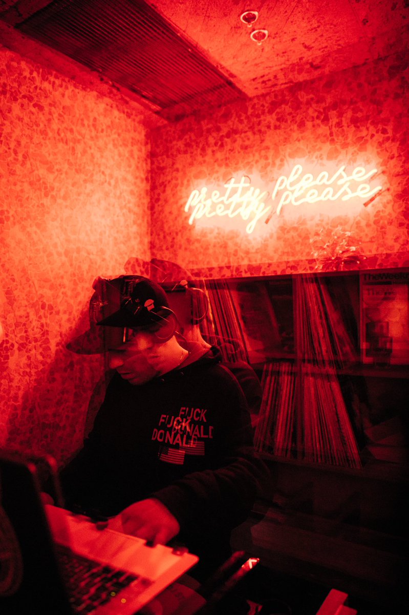 callme_STEP's tweet photo. Our City. Our Music
Chicago Style is back 2nite.
Stepping in the booth w/ @E_biIIa &amp; @TimmyVoltchek - Party jumps off @ 8pm - @BlindBarber ✌🏻 
📸 @CalebZahm https://t.co/k16d9Iowwt
