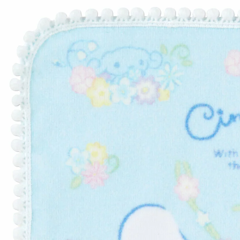 シナモングッズ情報 シナモロール サンリオ楽天で販売開始 シナモロール プチタオル フラワー T Co O7fkanxpcy シナモンブルーがやさしい世界観を表現 ポンポンレースの縁取りがかわいいアクセント
