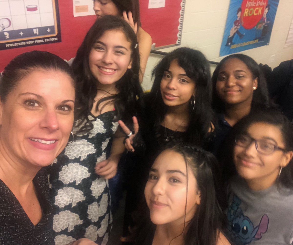 FrankConwellMS4's tweet photo. @FrankConwellMS4 Tonight the Women of Excellence participated in a fashion show. Thank you to our guidance counselor, @camac75aolcom1 for your hard work and dedication to our future leaders! #MS4Rocks #womenofexcellence #middleschoolgirls https://t.co/oVswsKuHo9