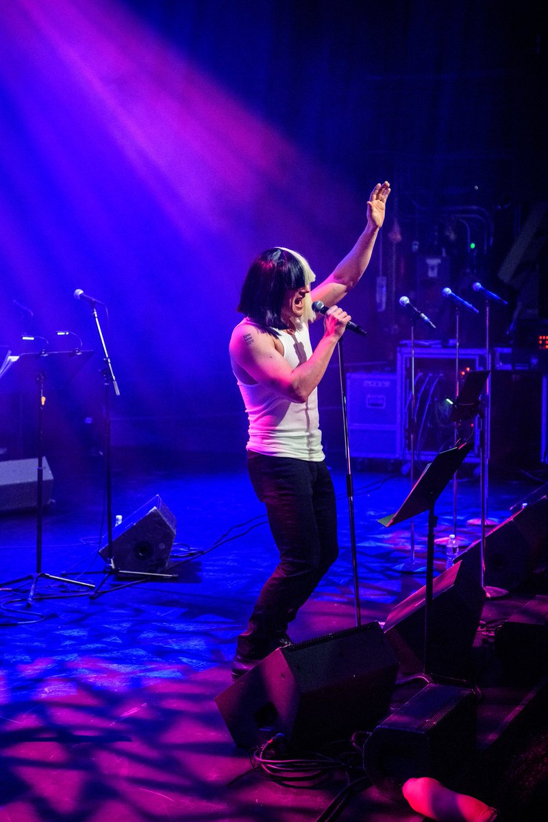 bestofpwilson's tweet photo. 📸 | Patrick Wilson on stage during the Montclair Film Benefit’s Divas Night Saturday, Feb 22, at the Wellmont Theater in Montclair, New Jersey. [1] https://t.co/ju9EZ4lYZF