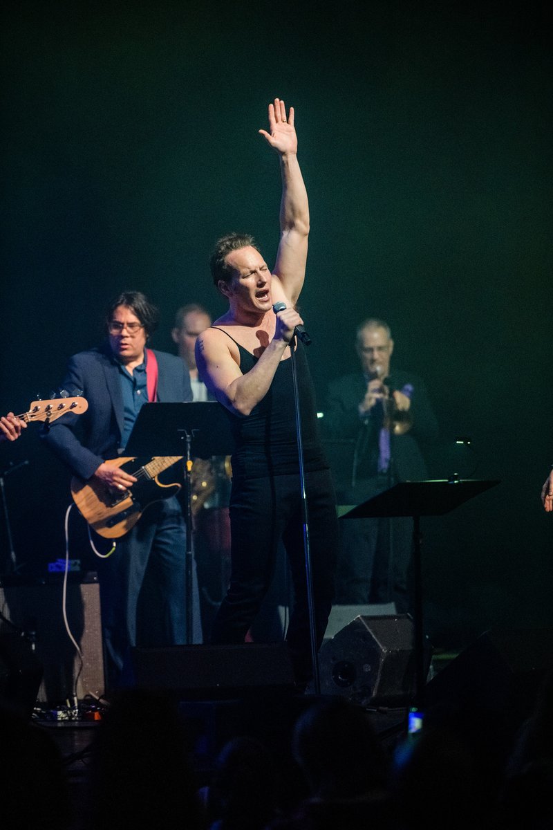 bestofpwilson's tweet photo. 📸 | Patrick Wilson on stage during the Montclair Film Benefit’s Divas Night Saturday, Feb 22, at the Wellmont Theater in Montclair, New Jersey. [6] https://t.co/AjPZTfTTfD