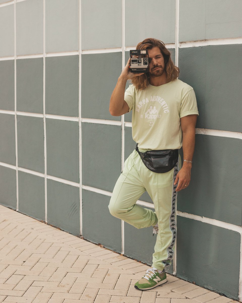 ijulian__'s tweet photo. Back to the 80’s (insert fanny pack emoji) 📸 Like, I’m totally just missing a walkman 💚 https://t.co/OzExdkGU52