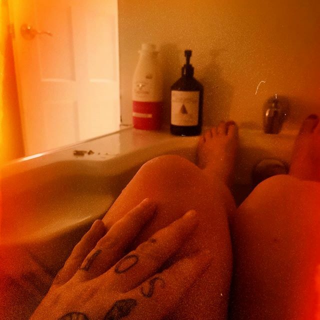 hellobabyptbo's tweet photo. Quiet. Contemplative. Waiting for the next phase. I move in about a month. My house closes April 2nd. My world opens up again. Fresh air comes through. It's all exciting and hard to believe. Taking space where I can to just be. Tonight I took a cedar and… https://t.co/tOLIV9mFj6 https://t.co/4iqHuDedhp