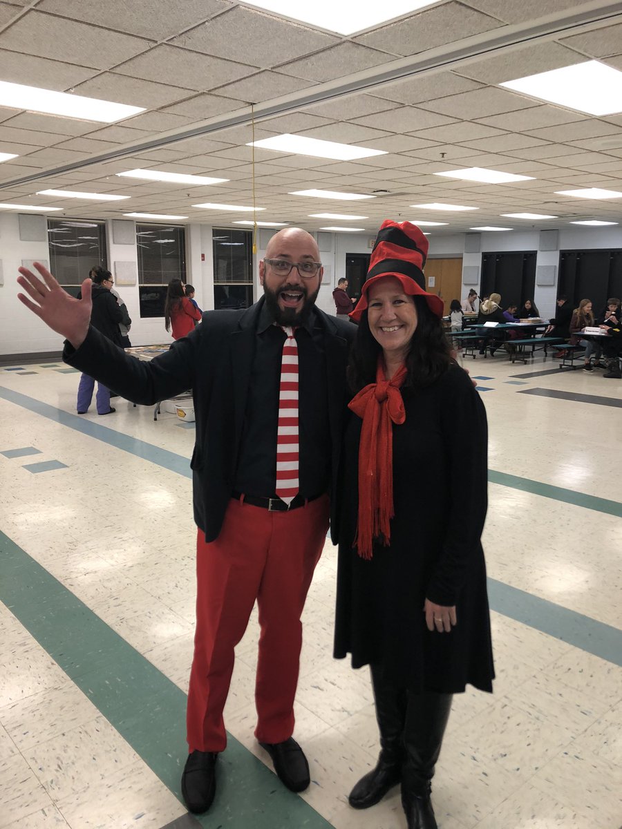 rivergrove85_5's tweet photo. RGS is having a great time celebrating Dr. Seuss Literacy Night! #rgroyals love to read and spend time together! Thanks to all the families who came to read with The Cat in the Hat😁 #WeAreRG! https://t.co/RrTV2DbOPn