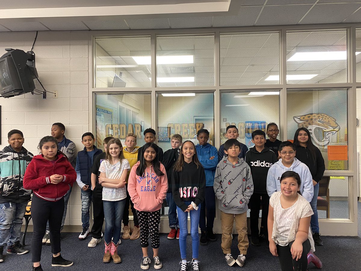 royal_counselor's tweet photo. Great visit to @CCMSJags today with our @RoyalElementary 5th graders! Thanks @Ms_Swann1908 #iloveroyal #RESKnights @jelong12 @CWilliams0203 @EngemanMichael https://t.co/jL7gRQaLLf