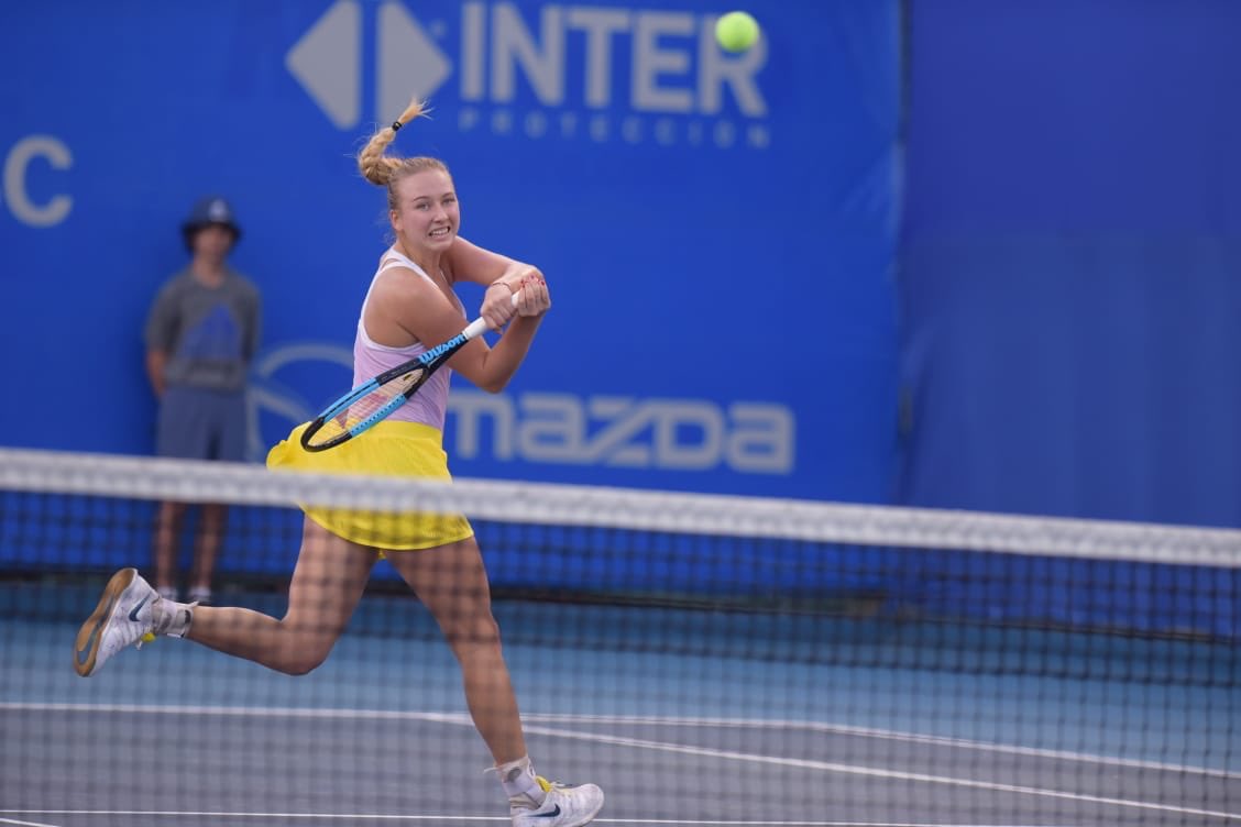 AbiertoTelcel's tweet photo. #Cancha1 | @nastiaapotapova 🇷🇺 def. @Maria_Tatjana 🇩🇪 6-3, 6-3

#AMT2020   #CelebratingTennis  
@WTA @WTA_Espanol https://t.co/rjn7jFm7Uz