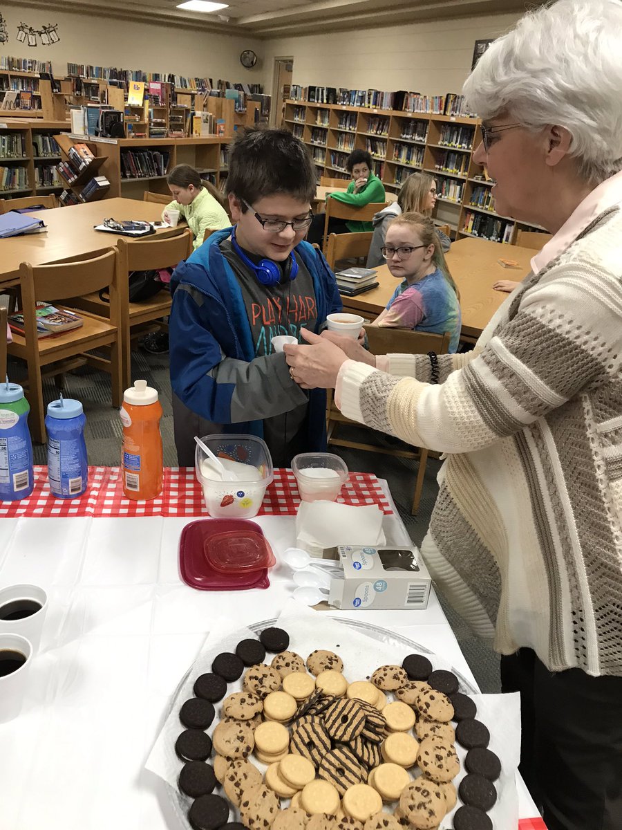 MMSchallengers's tweet photo. Today. In ELA. Was a great day. In the librar...Ray (did you make it rhyme?) Thank you to Mrs. Snodgrass for offering us a #barnesandnoble day at the #MMSLibrary *volume up for the video #mobtownreads #readwhereyouare https://t.co/CKkfVAqYHy