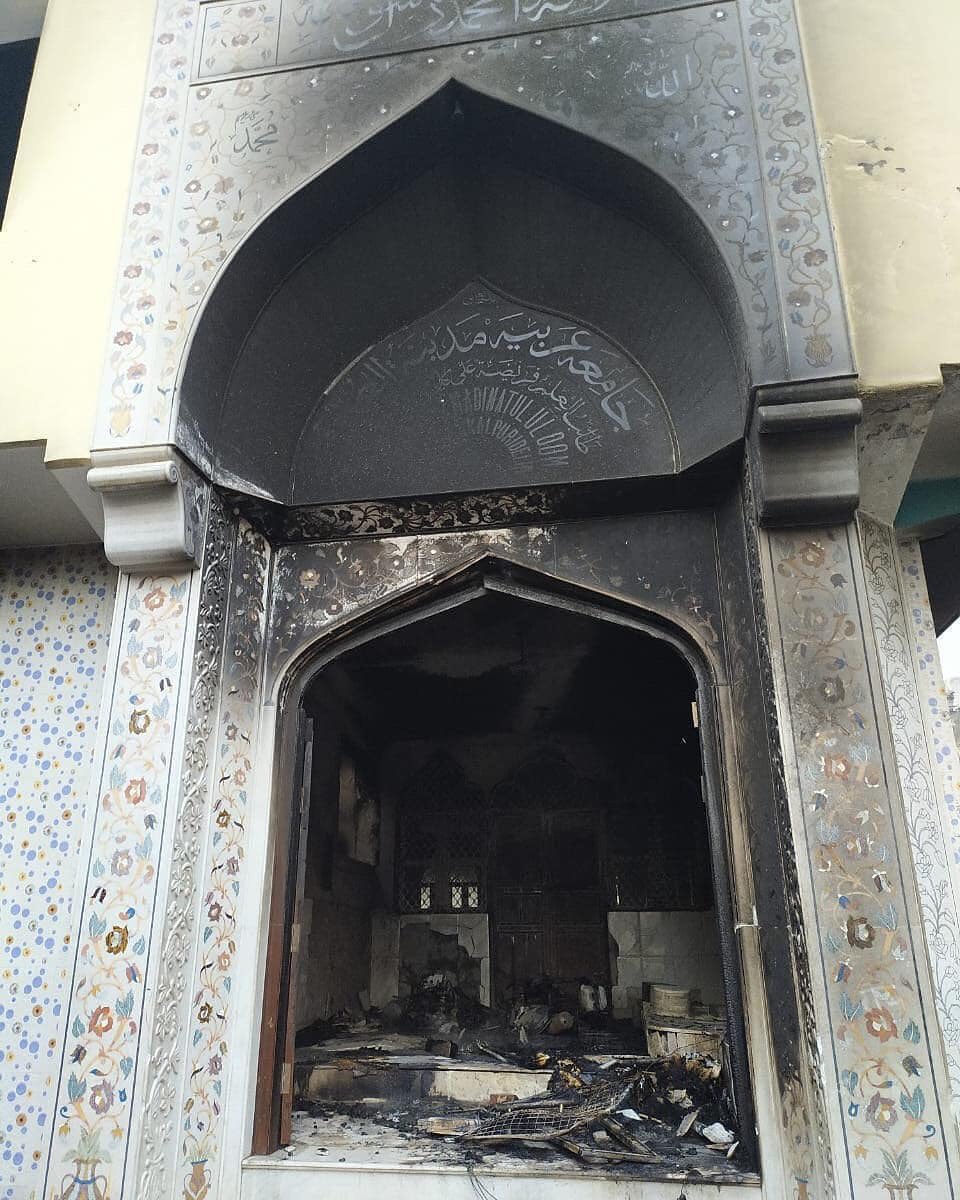 Derita minoritas muslim yg jadi sasaran persekusi dan kekerasan kaum radikalis Hindu di India.

Kekerasan atas nama agama apapun thdp pengikut agama apapun harus dikutuk! 

Turut berduka cita atas muslim yg jadi korban di India. Lahumul fatihah.