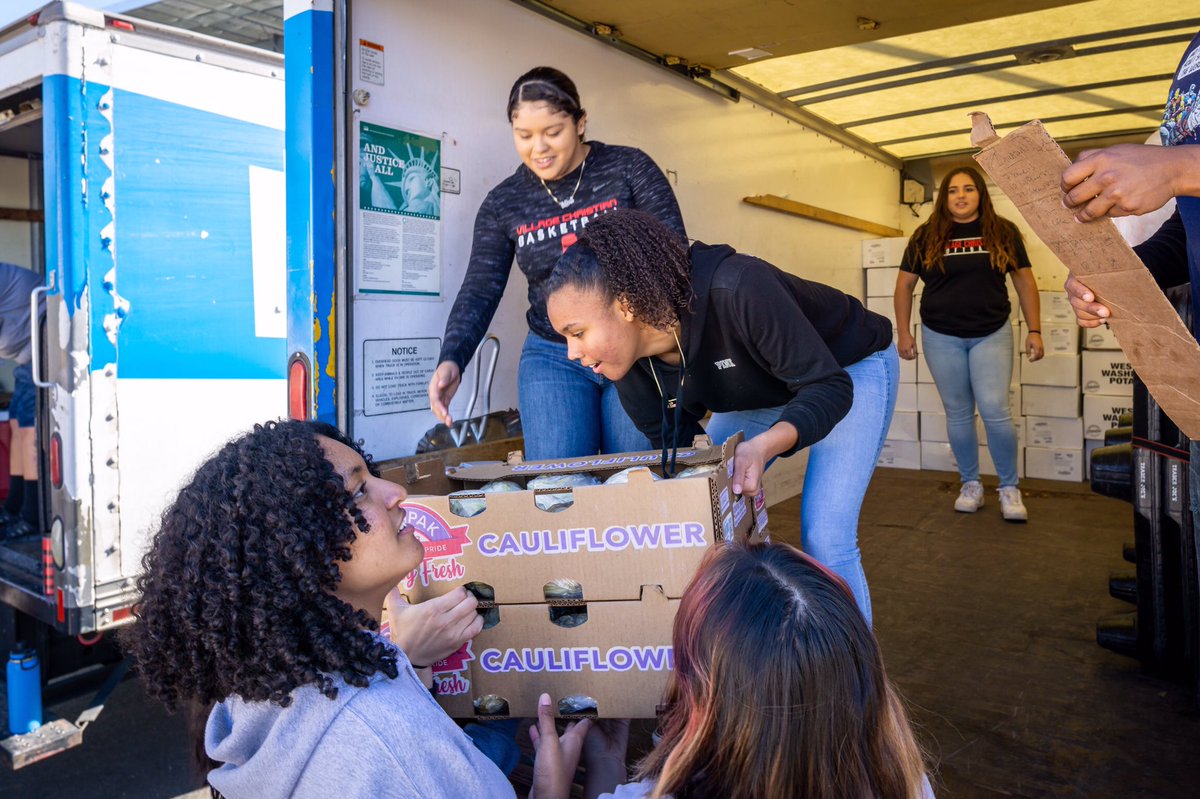 VCSCrusaders's tweet photo. VCServes 2020 is complete! Another amazing day serving in Greater LA, this time for grades 10-12. Thank you to our parent volunteers, faculty, and staff for making this special week possible!
https://t.co/8UpDGcqxiO
_____
#VCSFamily #VCS70Years #VCServes2020 (📷: Mr. Tom) https://t.co/re9Su8NwJy