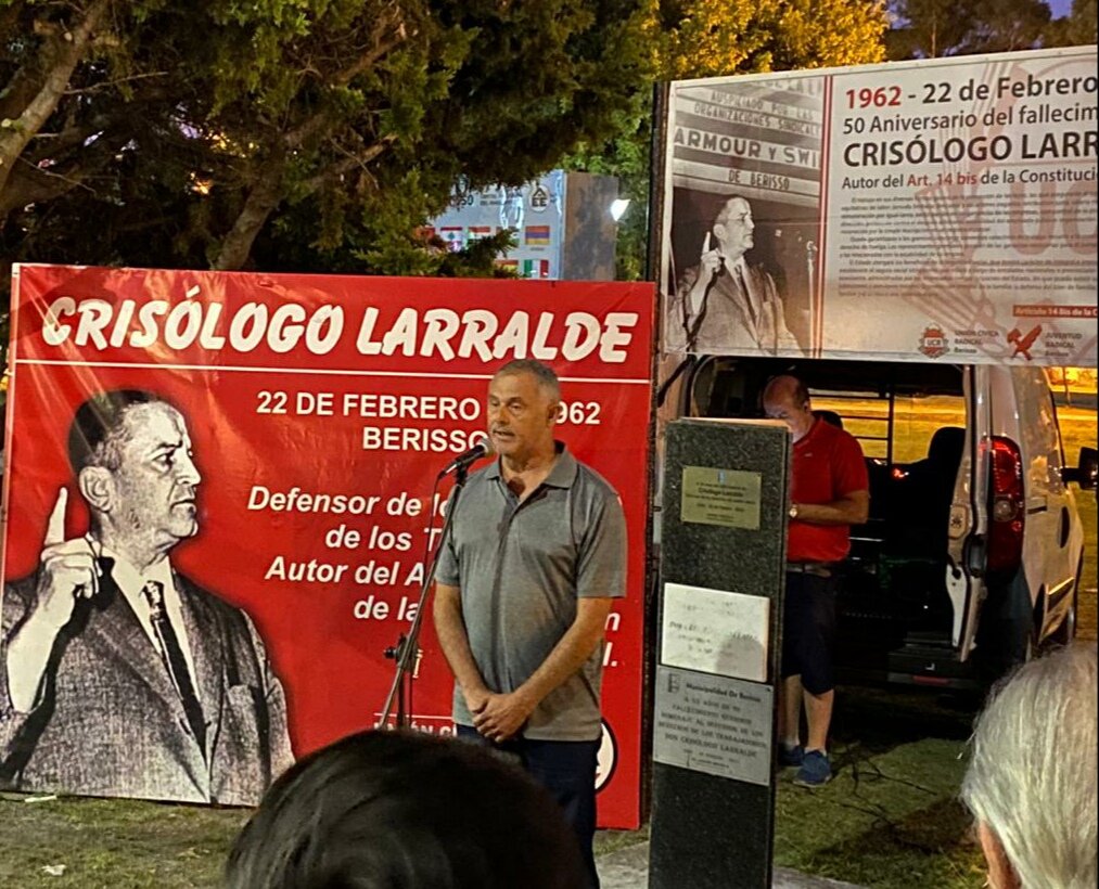 OTRbsas's tweet photo. Acto en Berisso de homenaje a Crisologo Larralde, el primer constitucionalista social, creador del Artículo. 14Bis @SalvadorPBA @JorgeNedela @MaxiAbad @UCRBuenosAires https://t.co/qoTy8rWo4T