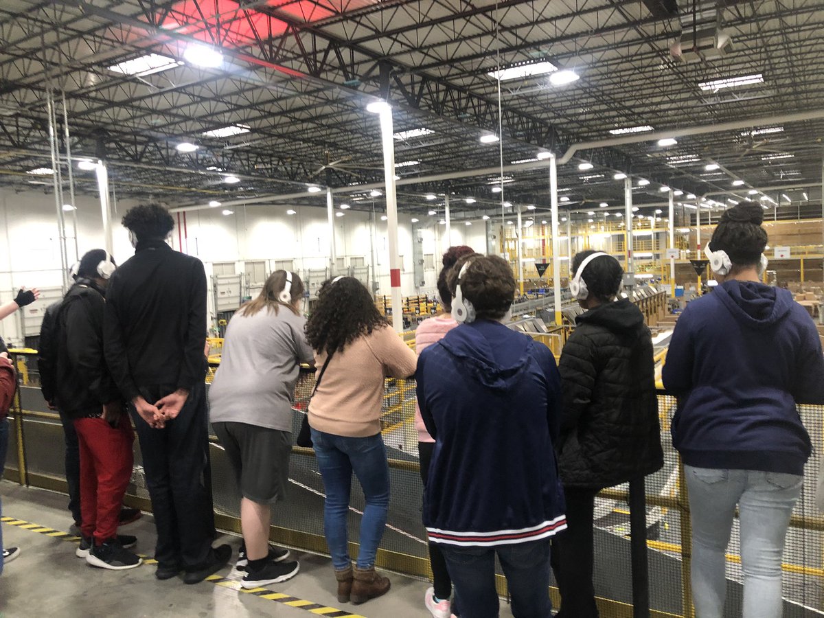 BrittanyHill84's tweet photo. Ss from @PhoenixPhenoms and Mary Ryan attending a business tour of Amazon!!! #postsecondary #KYGLEC @kyglec #WeAreJCPS https://t.co/F0XCvwe3J2