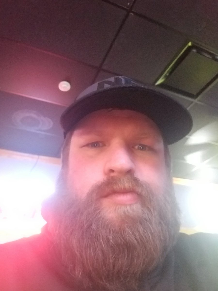 cmoore_23's tweet photo. @jrobs2003_josh @KBehr68 #BeardedPeopleUnite #NotShaving https://t.co/9s8HQfE5HU