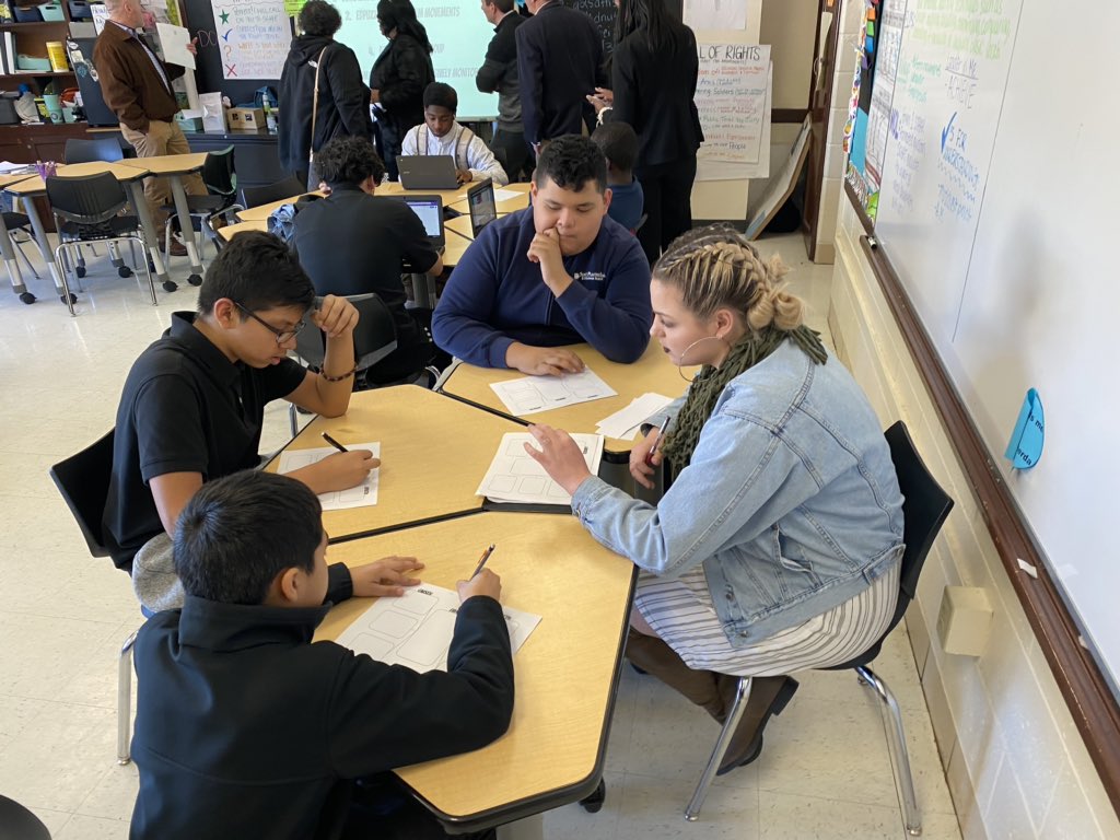 LAN middle scholars are working in small groups and having collaborative discussions and critical thinking! @LAFO_FWISD <a href="/pdilley5/">Priscila Dilley, Ed.D</a> #LeadwithLAN