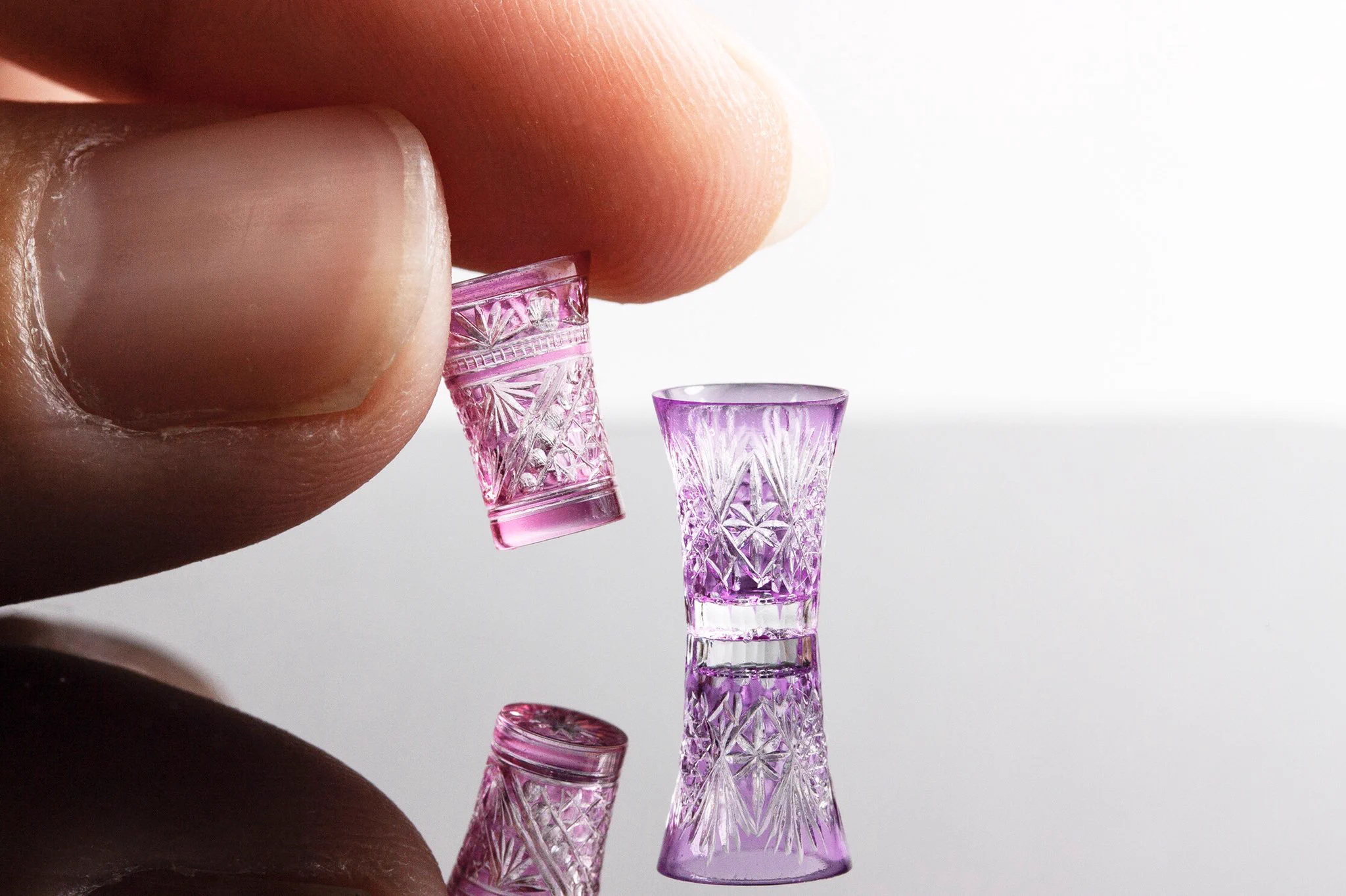 とてもきれいなミニチュアグラス！！1/12サイズのミニチュアの切子グラスを作っています！