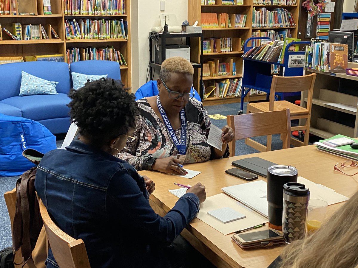 LAN APs work in true PLC format to learn and grow from one another. <a href="/pdilley5/">Priscila Dilley, Ed.D</a> @LANTEAM1 #LeadwithLAN