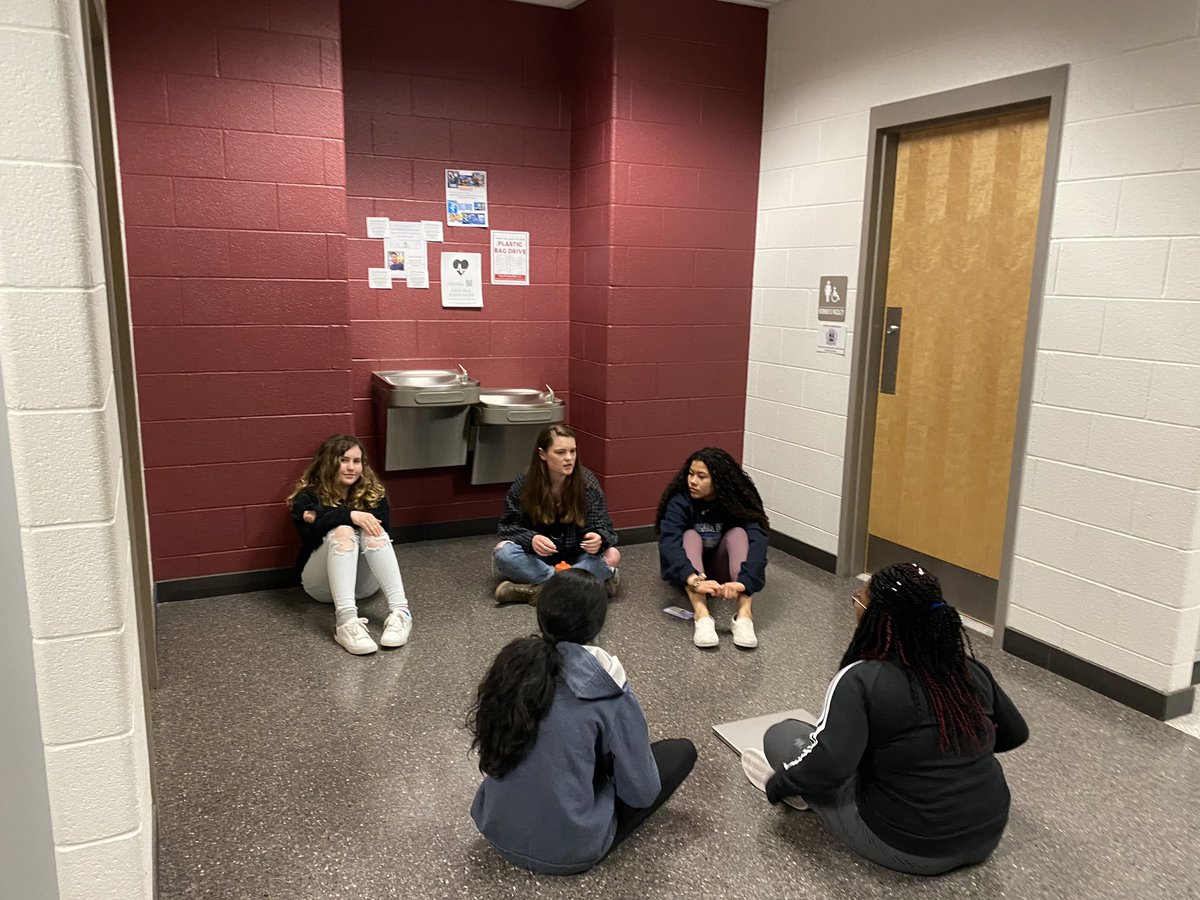 RockRidgeWINGS's tweet photo. Lots of powerful conversations about balance and time management taking place during today’s mentor connection time! Mentors did a great job leading the conversation. @RockRidgeHigh #lcps19 https://t.co/qilfKClc3J