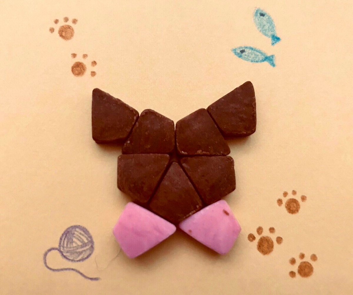 Kracie_foods's tweet photo. ��脳活チョコ で猫ちゃんを作りました🐱
リボンがワンポイント😍
かわいい動物が作れたら #脳活チョコ でおしえてください💛

#ローソン さん　@akiko_lawson
で発売中！(店舗によってお取り扱いがない場合があります）
現役 #東大生 #どりんくらぼ @DrinksLabo
#クラシエフーズ https://t.co/2ixfnKLtth