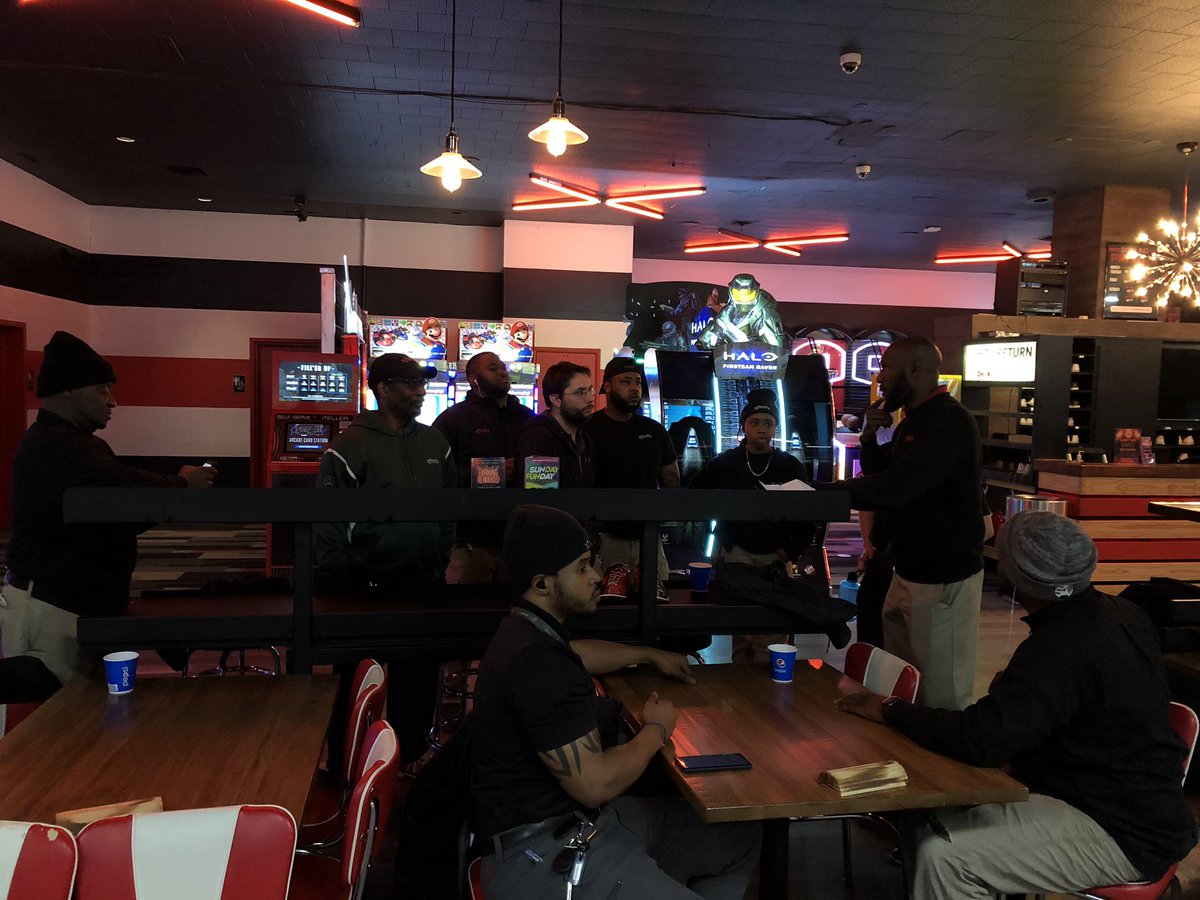 RangerRecardo's tweet photo. eNPS with a difference, #teambuilding #huddletime #LBC #comcastbeltway #beltwaystrong we do things a little different over here. https://t.co/zPJhUSQGhr