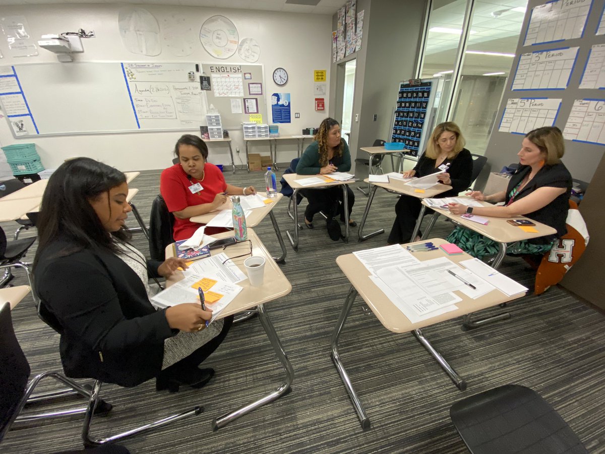 Garibaldi3HISD's tweet image. Delighted to spend the evening continuing to develop Tier II leaders.
Wonderful learning experience!
#AnalyzingData #Grooming #InternalPD #Exposure
@ScarborHS @DurhamES @ChallengeECHS @HSPVA