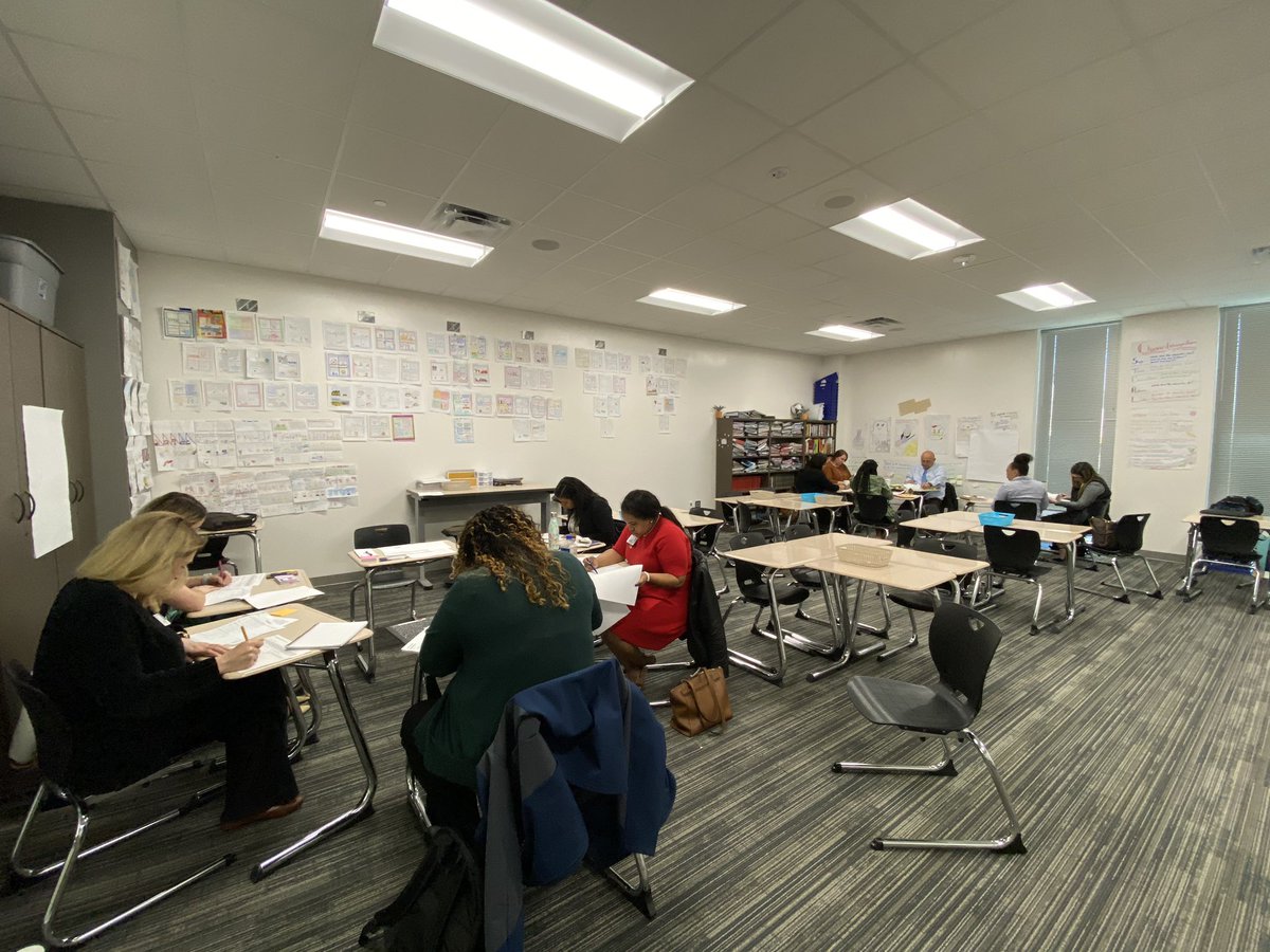 Garibaldi3HISD's tweet image. Delighted to spend the evening continuing to develop Tier II leaders.
Wonderful learning experience!
#AnalyzingData #Grooming #InternalPD #Exposure
@ScarborHS @DurhamES @ChallengeECHS @HSPVA