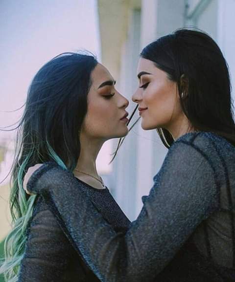 Turtlerabbit22's tweet photo. Ellas me enseñaron que el amor verdadero existe y que el amor es amor 🥰😍🏳️‍🌈🌈♥️#cache #CachePremiosHeat @danielaacallee @Pochosaurus @calleypocheoffi https://t.co/b8p1OhLCZa