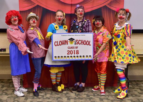 denilsonareval2's tweet image. Can’t wait to graduate with honors at Clown University 🥳🥳 #Classof2K20