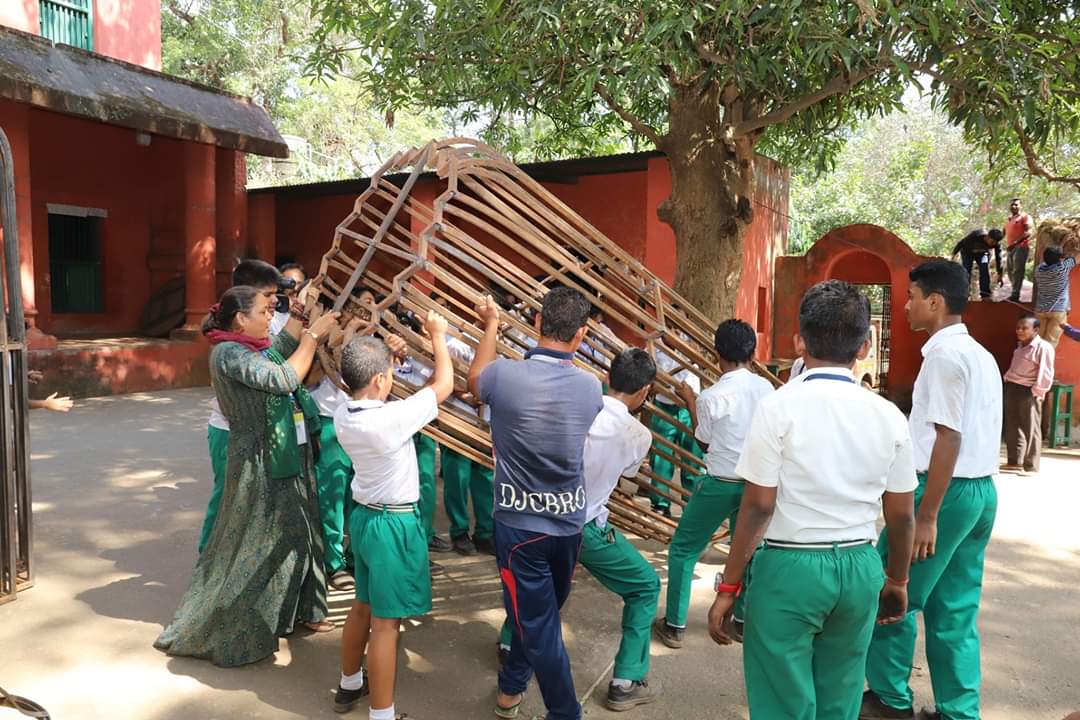 utshafoundation's tweet photo. Great moment in Bhubaneswar Art Trail that haunts......
Bhubaneswar Art Trail-2018
#BAT2018
#UTSHA https://t.co/aF0T52btzA