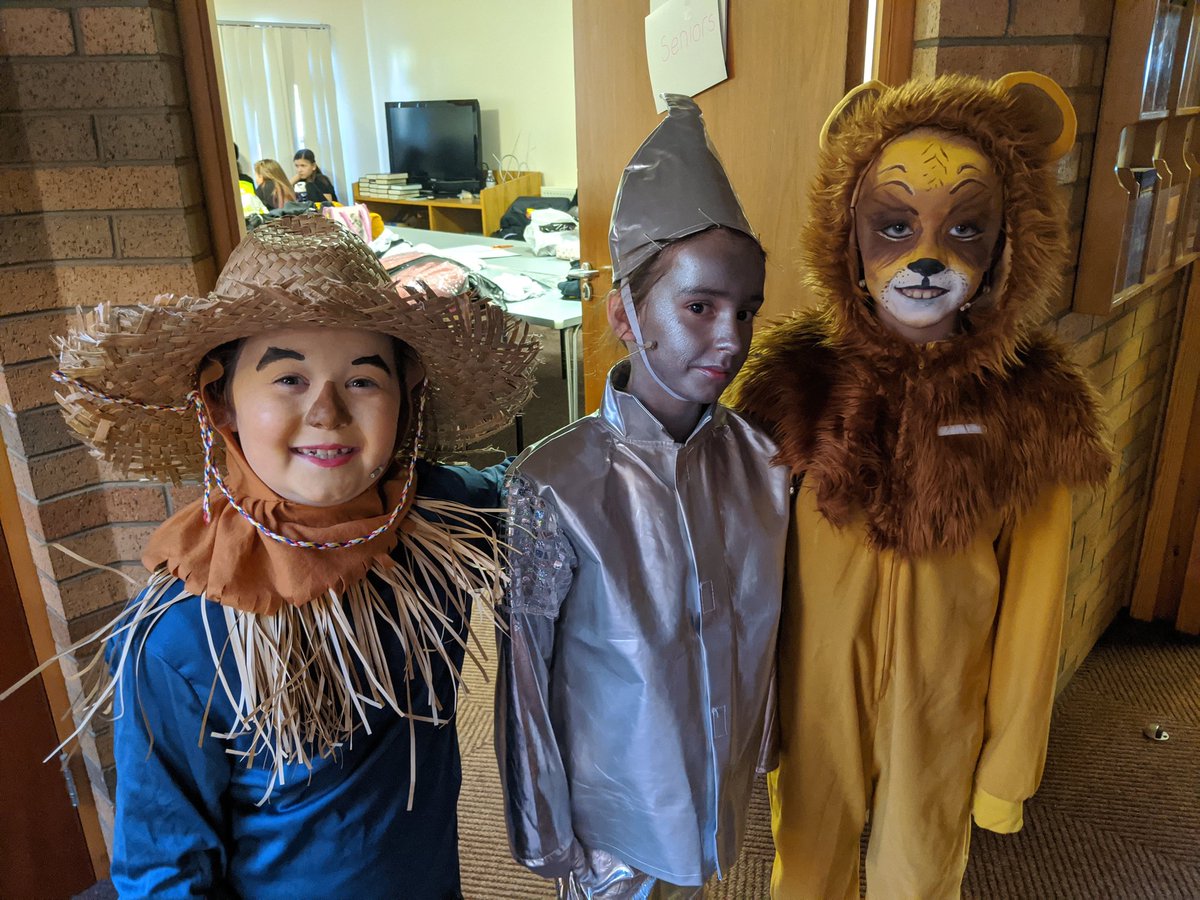 Walker79C's tweet photo. Forehill School should be very proud of its 3 pupils Abbie, Jenna and Nell who performed in the 'Wizard of BOD' show at the weekend as the Scarecrow, Tin man and the Lion. They were fantastic! @FPrimary7 @ForehillSchool https://t.co/FcaRJa3R1l