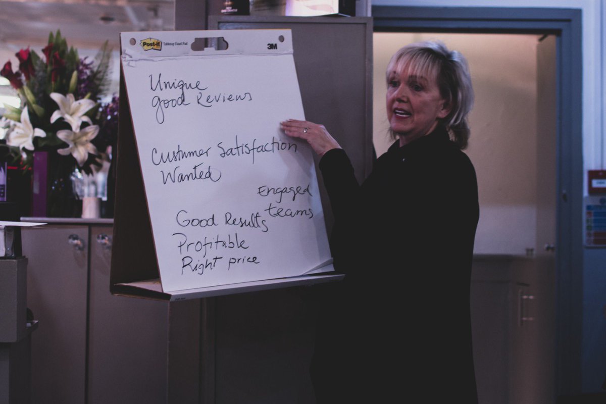 OxtedNetworking's tweet photo. What an inspiring woman Barbara from @ElementsOxted is!

Thank you so much for hosting us last night, we loved hearing about your coaching technique through Elaworld and we know a few of us got some great tips on how to listen to our clients.

Next event: Wed 18th March at 9.30! https://t.co/He4EOEZt3B