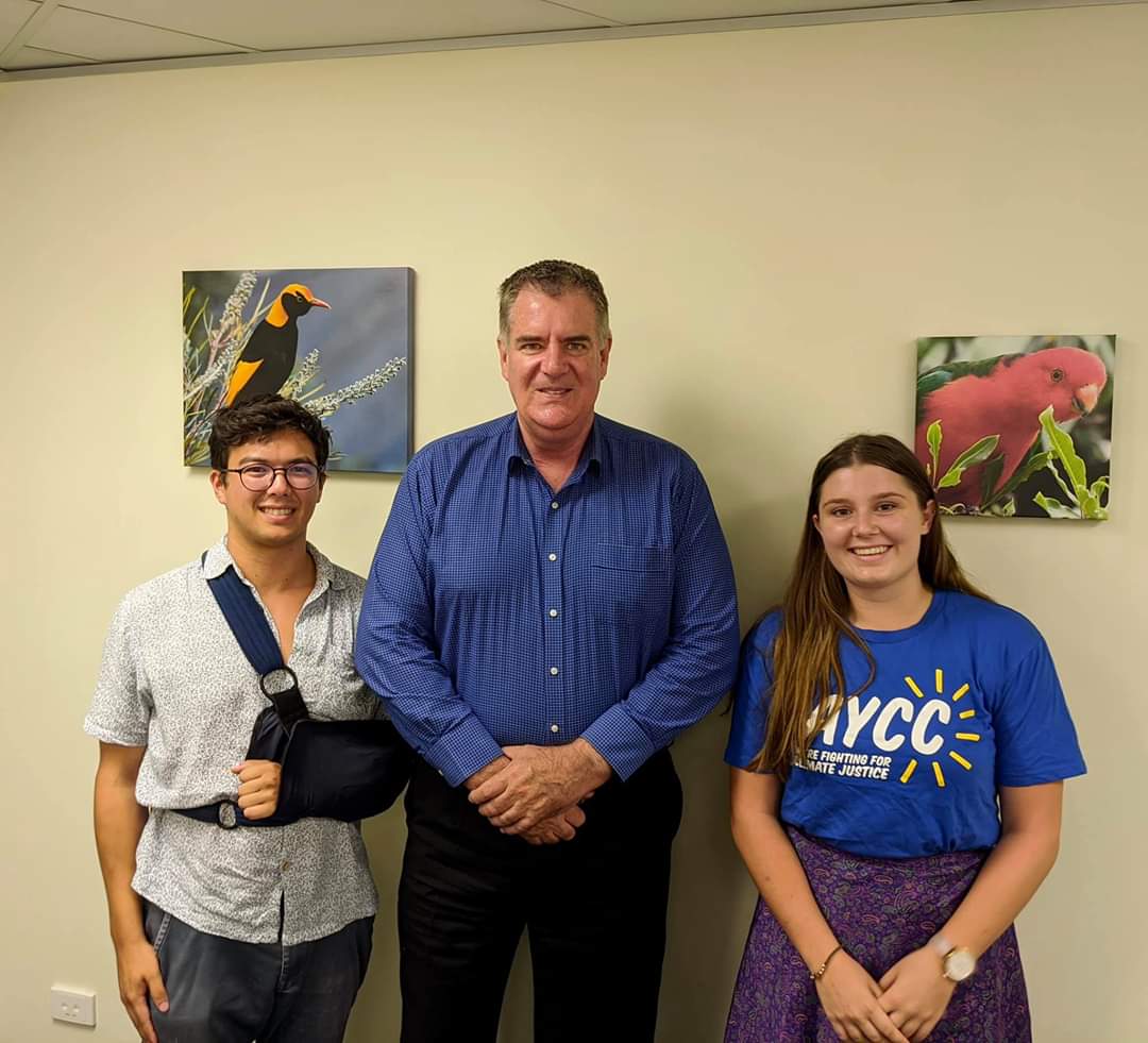 ayccqld's tweet photo. This morning we met with @MarkFurnerMP about our New Jobs Plan for QLD. We discussed how building publically owned renewables will benefit regional Queenslanders. Mark was very supportive of our campaign, and committed to discuss the pledge with his colleagues. Thank you!! ☀️ https://t.co/5u9S6QPktD