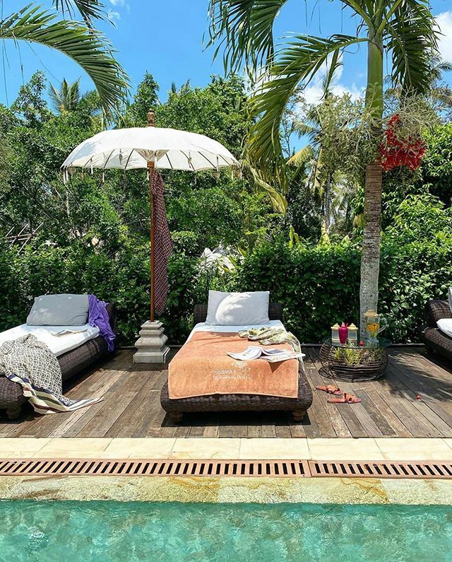 “Total relax with a good book and a fresh smoothie in the swimming pool of @glampingsandat " @lamogliedelfotografo #relax #thebalibible #bali 📸 <a href="/stefanoscata/">STEFANO SCATA'</a> ift.tt/397xmVW