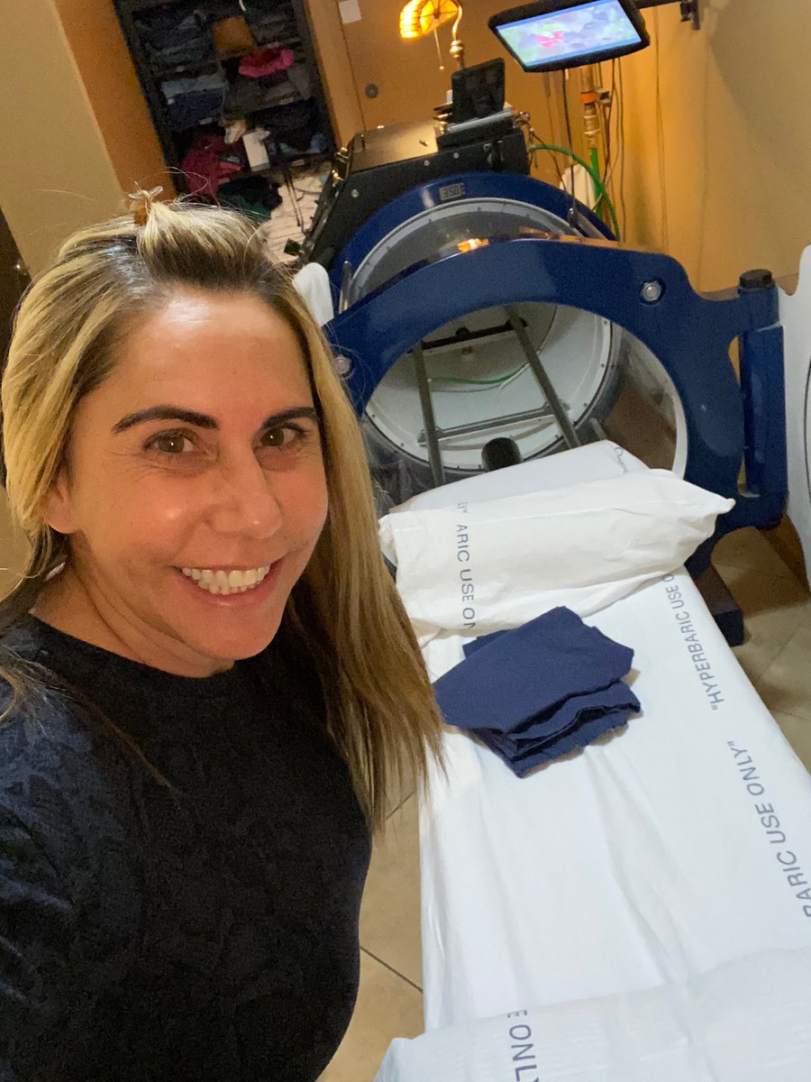 ValerieThompson's tweet photo. Hyperbaric Oxygen treatment today. Getting my mind & body ready for 400 mph @DryLakesRacersA #Australia #RevitalizeFunctionalmedicine #newbeginnings #landspeed #DLRA #femaleathletes #queenofspeed #valeriethompson #worldspeedtrials #SpeedWeek2020 #drylakesracersaustralia https://t.co/7uMVlBHDxM