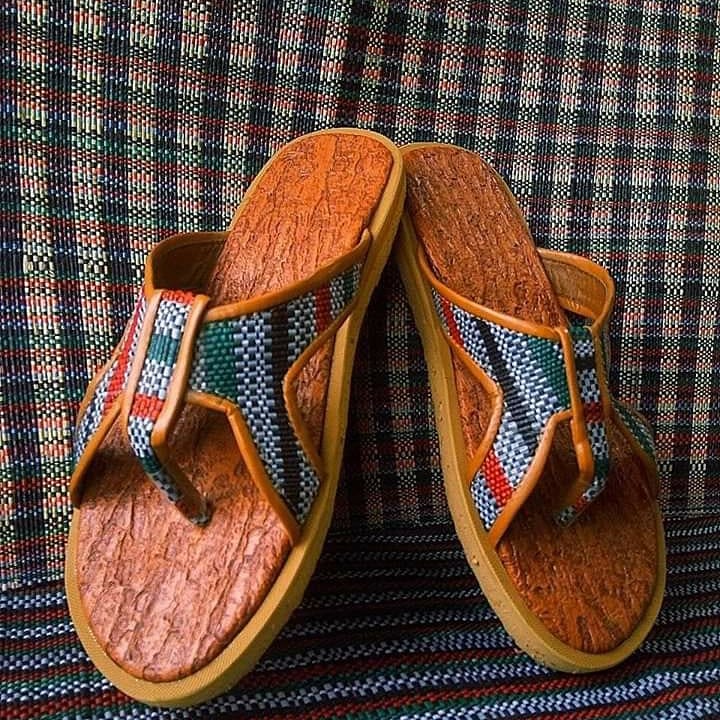 raffia_g's tweet photo. @HuddesQ I sell raffia sandals and slides at very affordable prices 😍😍
#3500 for slides 
#4,000 for sandals..
Please help me RT, my customer may be on your list🤗🤗 https://t.co/jSvVwWzaeG